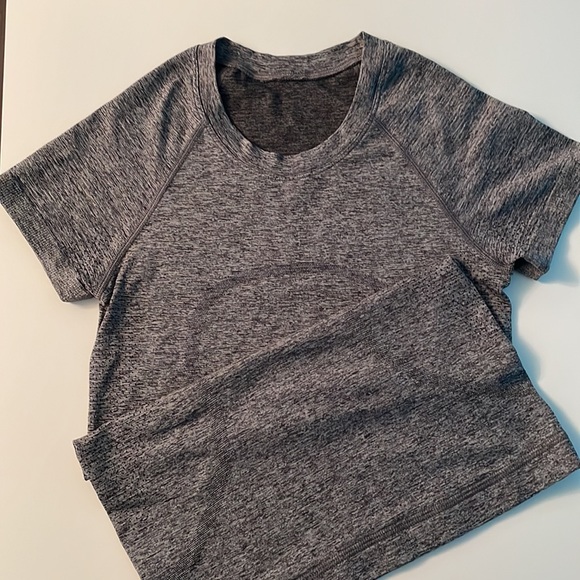 Lululemon Swiftly Tech Short Sleeve 2.0 New York - Picture 7 of 7